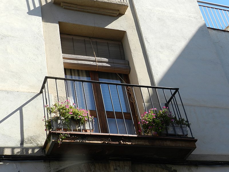 File:Balcó casa porxada.JPG