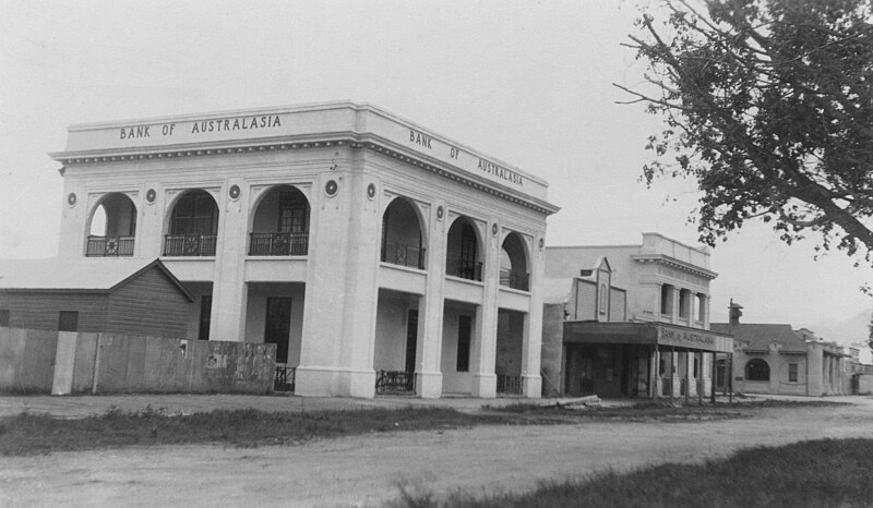 File:Bank of Australasia, Lake Street, Cairns, Queensland QUT-6516-2.jpg