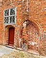 * Nomination Entrance in the north side of the old men's house in St. Nicolas Court in Bardowick (Lower Saxony) --F. Riedelio 08:13, 11 July 2022 (UTC) * Promotion  Support Good quality. --Uoaei1 08:37, 11 July 2022 (UTC)