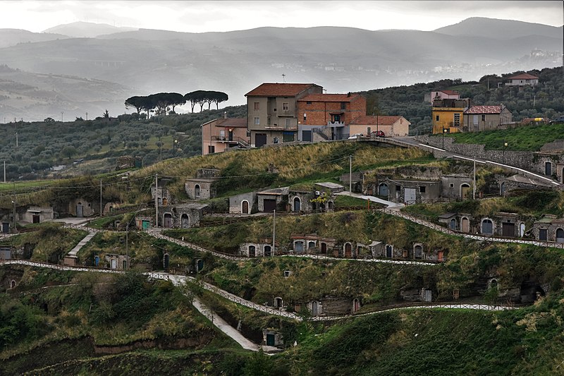 File:Barile- Parco urbano delle Cantine.jpg