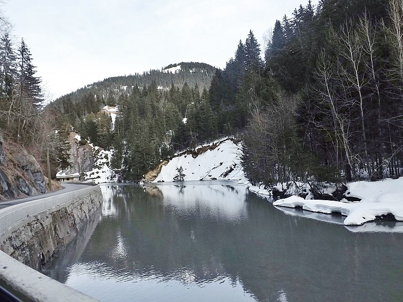 File:Barrage sur l'Arvan (hiver 2015).JPG