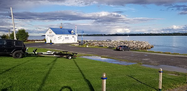 Parking, Hangar de Batiscan, public warf