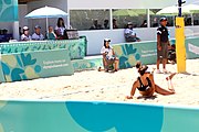 Deutsch: Beachvolleyball bei den Olympischen Jugendspielen 2018; Tag 9, 15. Oktober 2018; Mädchen, Viertelfinale: USA-Spanien 2–1 (21–19/17–21/15–9) English: Beach volleyball at the 2018 Summer Youth Olympics at 15 October 2018 – Girls Quarterfinals: USA-Spain 2–1 (21–19/17–21/15–9)