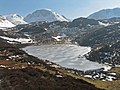 Zamrzlé pleso Blackbeck Tarn s vrcholy Green Gable a Great Gable