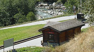 Einstöckiges Gebäude mit Satteldach