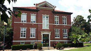 Das Boone County Courthouse ist seit Juli 1976 im National Register of Historic Places eingetragen.