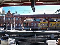 Станция Бурос - Центральный. Вид на вокзал со стороны путей