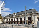 Photographie de la Gare de Bordeaux. De nombreux voyageurs attendent.