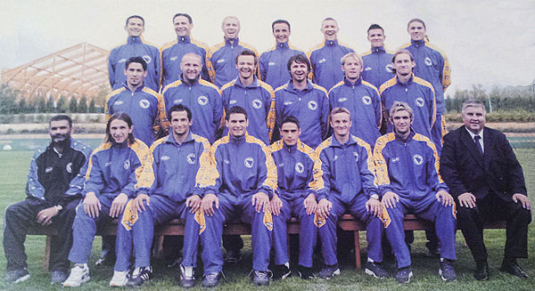 Bosnia and Herzegovina squad during the Euro 2004 qualifying campaign (Bolić fourth from the left, middle row).