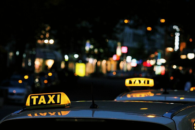 File:Budapest taxis (Unsplash).jpg