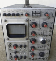 Analogový CRT paměťový osciloskop Tektronix typ 549[10][11]