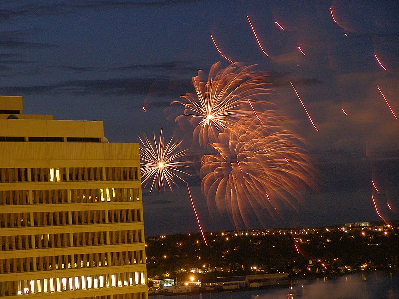 File:Canada Day fireworks (Halifax NS, July 1 2007) (689103275).jpg