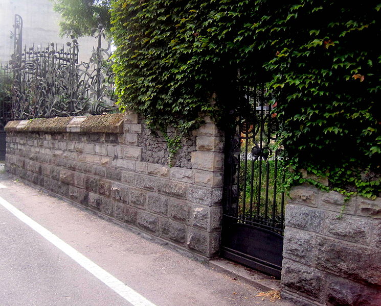 File:Cancello ferro battuto posteriore Villa Tovaglieri.JPG