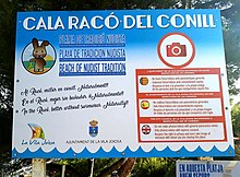 Cartel Racó del Conill nudista.