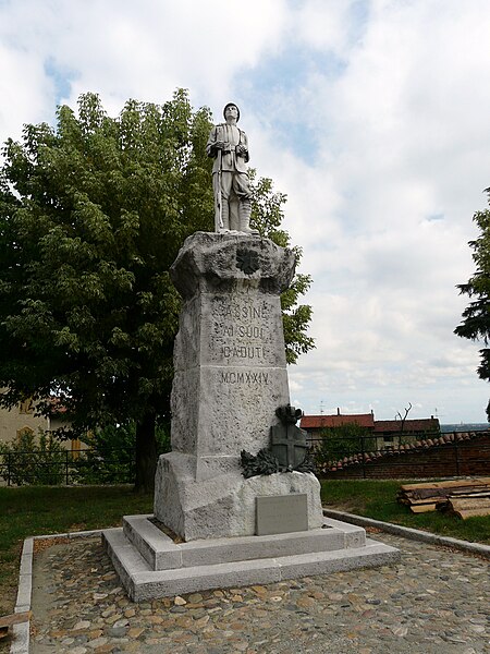 File:Cassine-monumento ai caduti.jpg