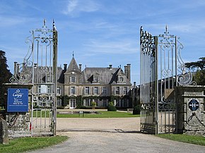 Châteaucurzayvonne.jpg