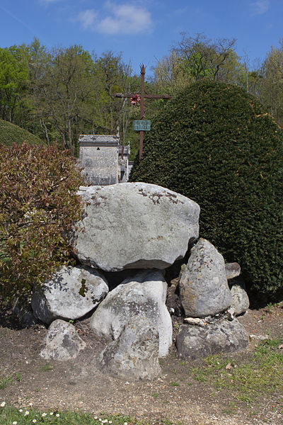 File:Chailly-en-Bière - 2013-05-04 - Cimetiere - Rousseau - IMG 9694.jpg