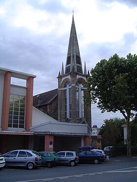 Chaville - église Notre-Dame de Lourdes (1).JPG