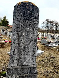 Tombe de Joseph Dominique Papin, né le 5 août 1784, fils de Marie Baptiste de Francine et de Jean-Baptiste Papin. Deuxième comte de Saint-Christau et maire de Benquet, où il meurt le 6 octobre 1841.