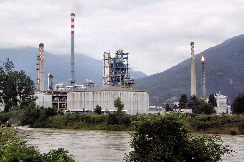 File:Collombey refinery in Switzerland, Tamoil.jpg