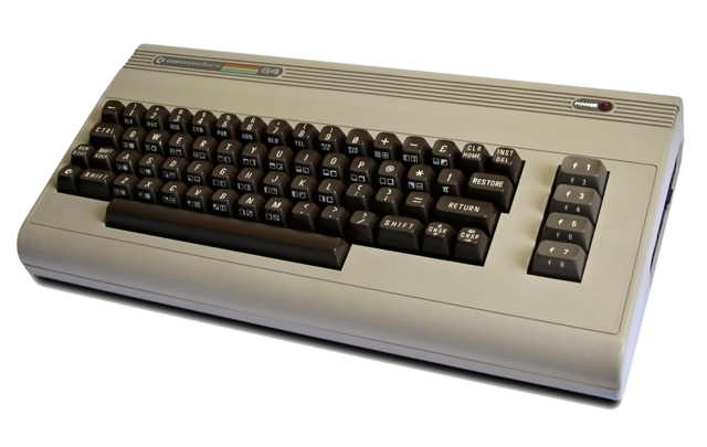 Clavier d'ordinateur beige aux touches marrons (Commodore 64).