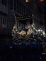O trono de María Santísima da Piedade percorre a rúa Real ferrolá na Semana Santa de 2008.