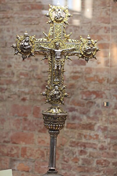 File:Croce processionale del Museo Diocesano di Asti.jpg