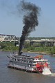 Delta Queen на старте «Great Steamboat Race» в Луисвилле (Кентукки) (2004)