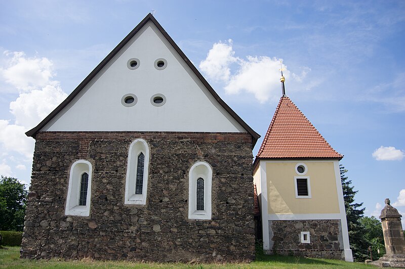 File:Dorfkirche Naundorf 04.jpg
