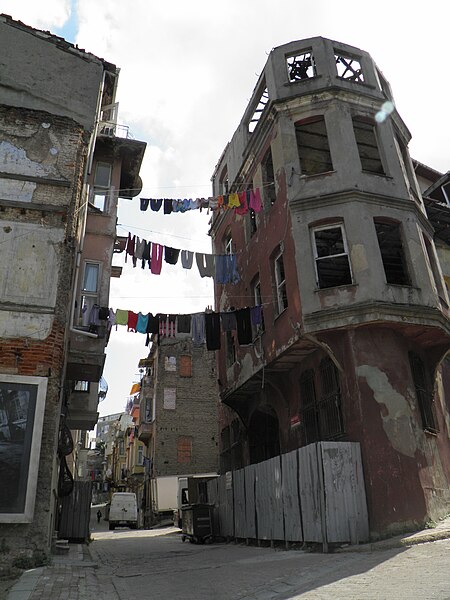 File:Drying clothes on the street in Istanbul.jpg