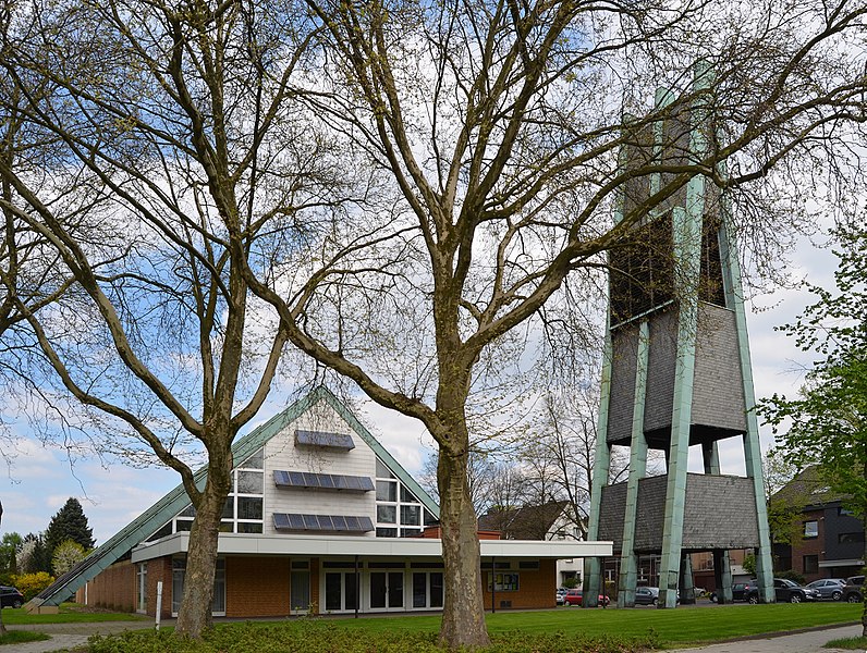 File:Duisburg, Friemersheim, Kreuzkirche, 2013-05 CN-03.jpg