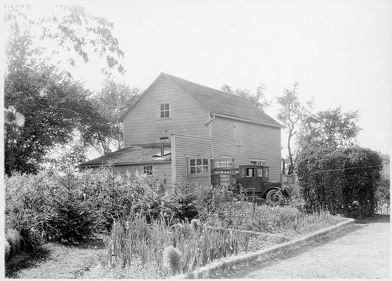 File:Dyment Honey House in Smithville, Ontario (I0004351).jpg