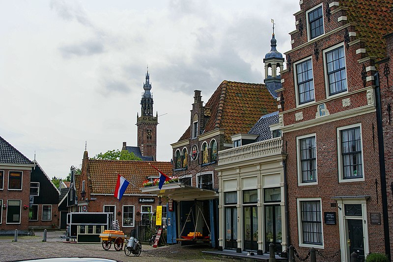 File:Edam - Jan van Nieuwenhuizenplein - View SSW.jpg