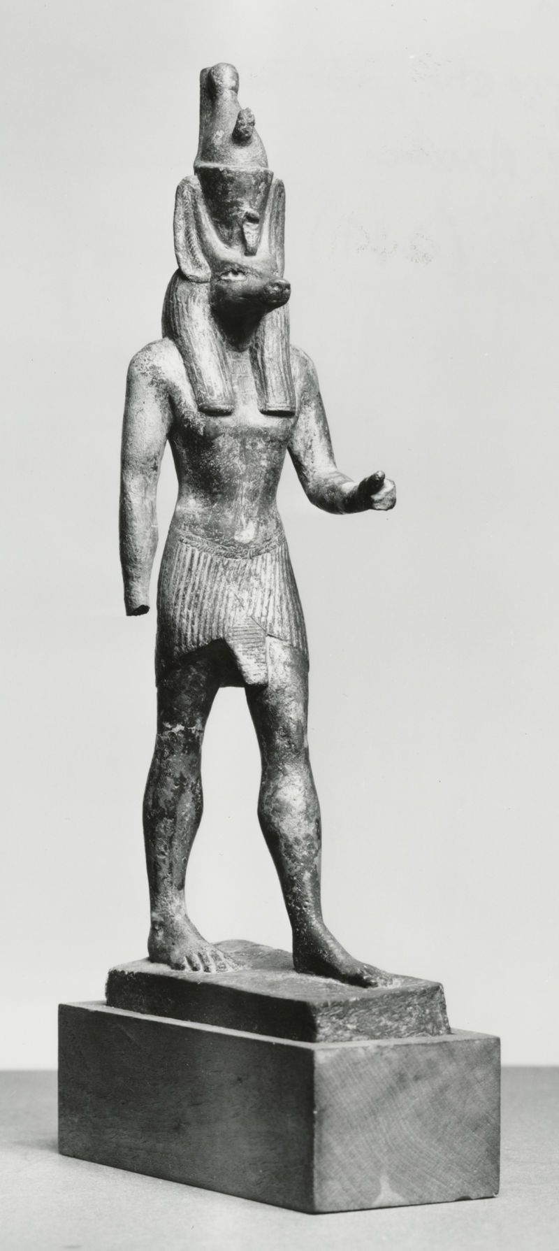 Walters art Museum - Página 2 800px-Egyptian_-_Standing_Anubis_-_Walters_54552_-_Three_Quarter