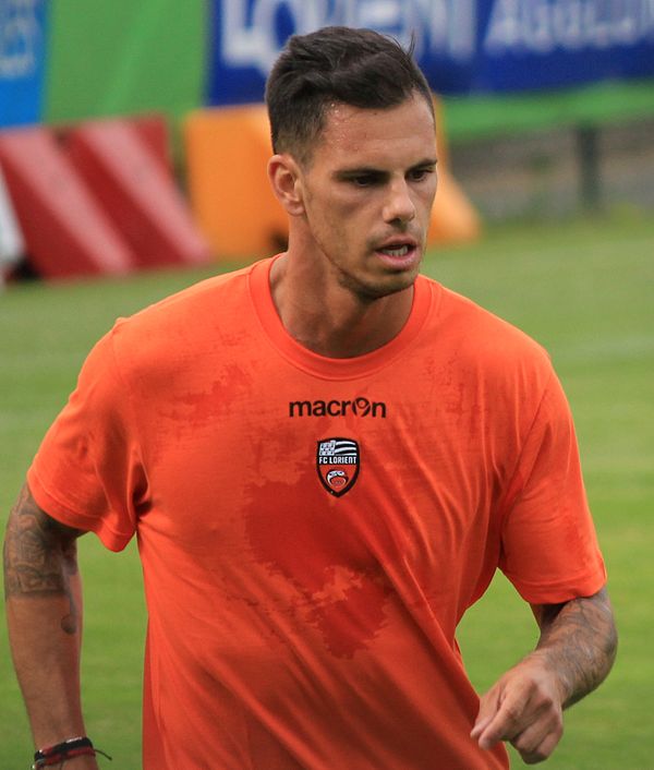 Aliadière training with Lorient in 2013