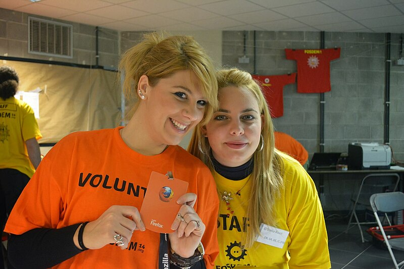 File:FOSDEM 2014 volunteer and staff.jpg