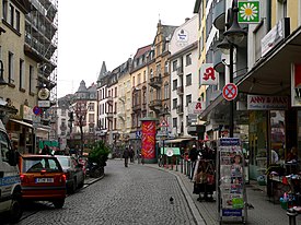 Im Hintergrund: Der Zugang von der Leipziger Straße