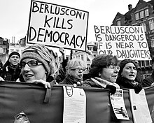 Anti-Berlusconi protest in Amsterdam. Flickr - NewsPhoto! - Italianen protesteren in Amsterdam.jpg