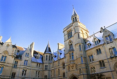 The front quadrangle of Balliol College. Founded in 1263, Balliol's alumni include four British prime ministers: H. H. Asquith, Harold Macmillan, Edward Heath and Boris Johnson.