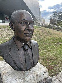 Garfield Rogers bust in Tampa.jpg