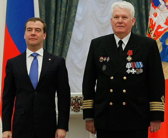 Gennady Antokhin, master of a "FESCO" icebreaker, wearing his Order "For Naval Merit" with President Dmitriy Medvedev on May 3, 2012. (Photo www.kreml