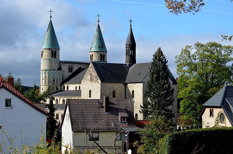 File:Gernrode Stiftskerk vanuit het oosten.jpg