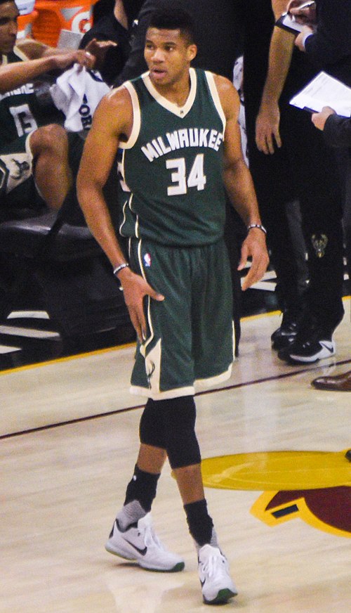 Antetokounmpo with the Bucks in December 2016