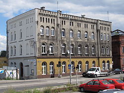 Gliwice, budynek przy ul. Jagiellońskiej 10, widok od ul. Częstochowskiej.JPG