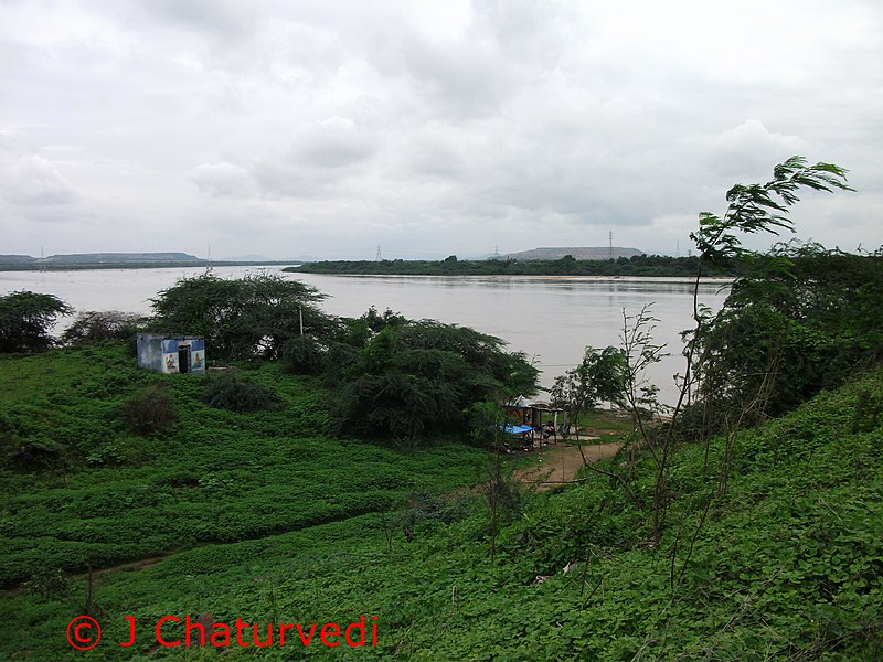 File:Godavri River at Gdk - panoramio (1).jpg