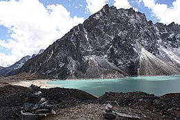 Pic Gokyo et lac Thonak.jpg