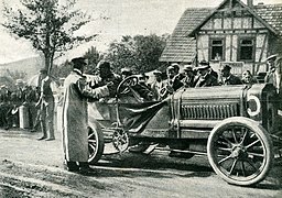 Léon Théry à Esch sur sa Richard-Brasier au dernier tour.