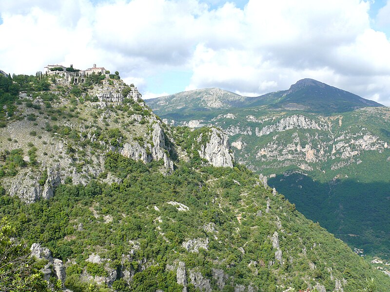 800px-Gourdon_%28Alpes-Maritimes%29_-320