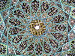 Shiraz, Mausoleo di Hafez: particolare della decorazione interna della cupola