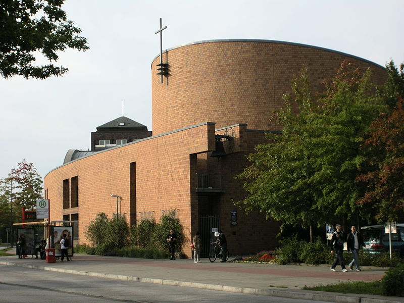 File:Hamburg-Neuallermöhe Edith-Stein-Kirche 1.jpg